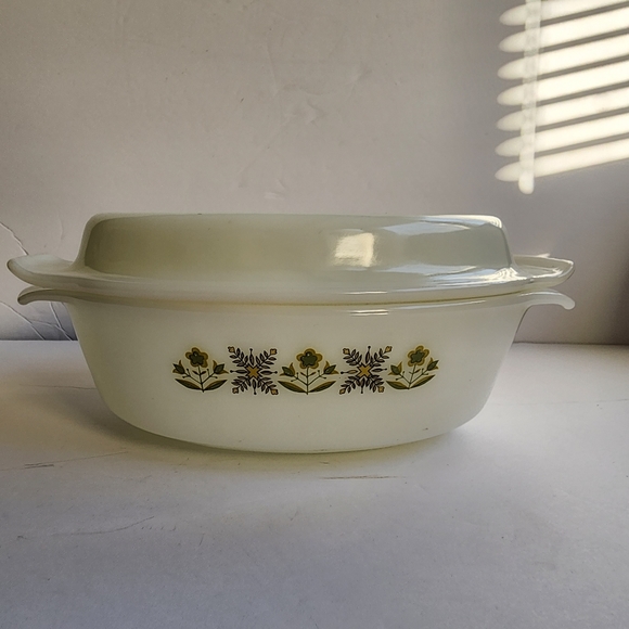 Anchor Hocking green Meadow casserole dish with lid - Picture 8 of 8